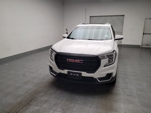 Used 2022 GMC Terrain SLT w/ Infotainment Package II AWD/4WD image 15