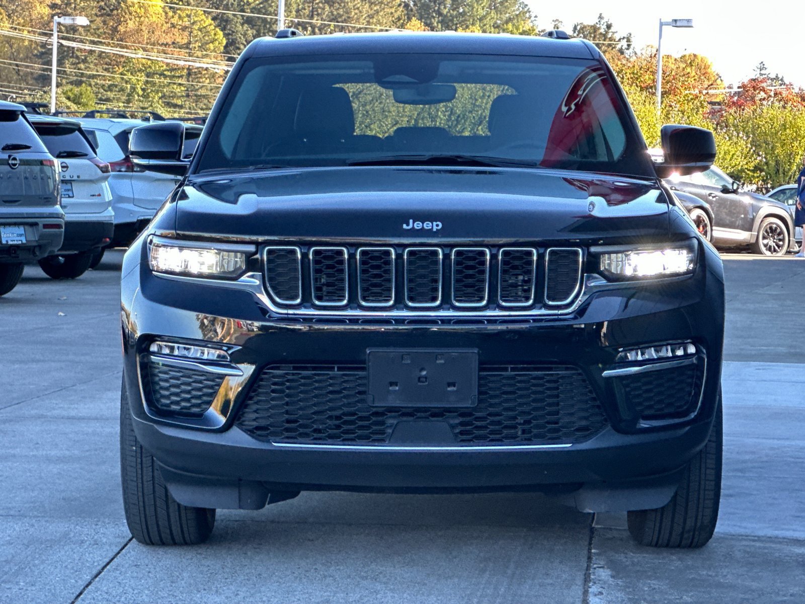Used 2023 Jeep Grand Cherokee Limited w/ Trailer Tow Prep Group (B) AWD/4WD image 9