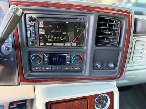 Used 2005 Cadillac Escalade EXT AWD/4WD image 17