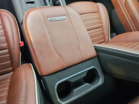 Used 2025 GMC Sierra 2500 Denali Ultimate image 28