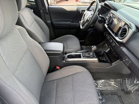 Used 2019 Toyota Tacoma TRD Off-Road AWD/4WD image 10
