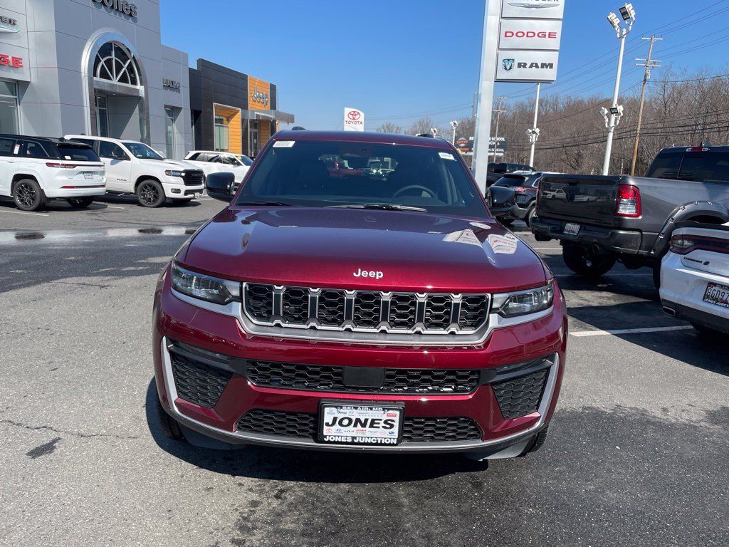 New 2026 Jeep Grand Cherokee Limited w/ MOPAR Finishing Package AWD/4WD image 3