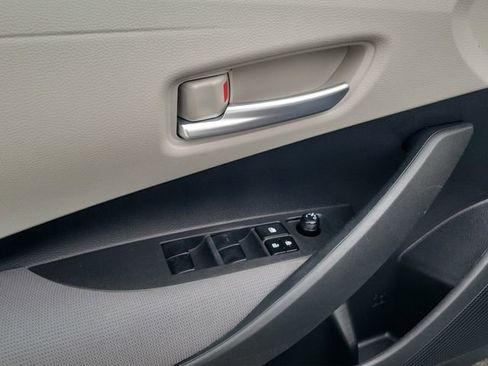 Used 2021 Toyota Corolla LE image 11