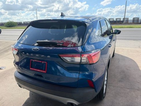 Used 2022 Ford Escape SE FWD image 11