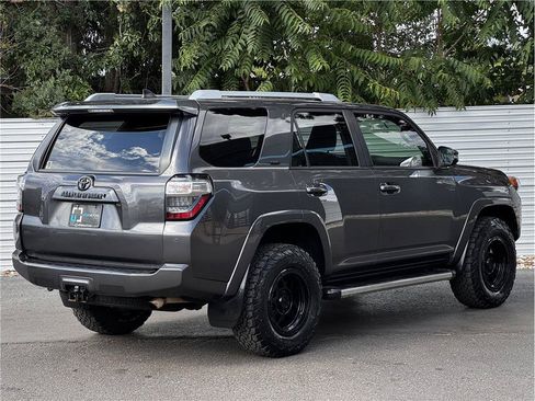 Used 2018 Toyota 4Runner SR5 Premium AWD/4WD image 10