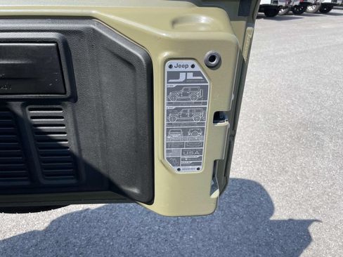 Used 2026 Jeep Wrangler Unlimited Sahara w/ Safety Group AWD/4WD image 19