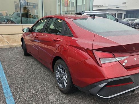 Used 2024 Hyundai Elantra SEL FWD image 5