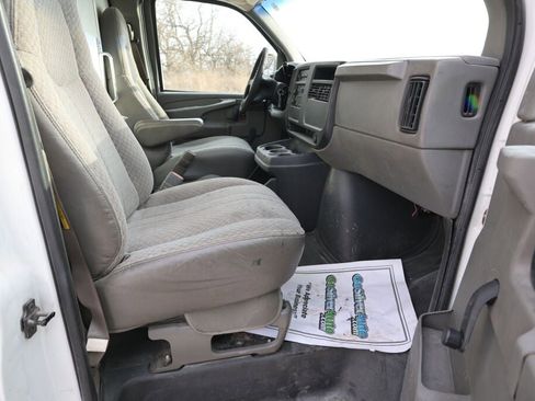 Used 2004 GMC Savana 3500 image 18