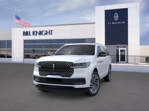 New 2025 Lincoln Navigator Reserve image 2