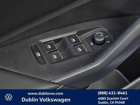 Certified 2023 Volkswagen Jetta SE w/ Panoramic Sunroof Package image 11