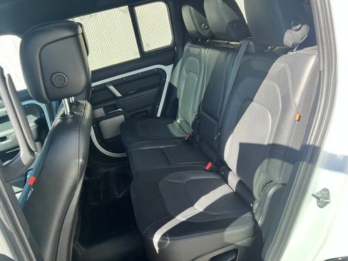 Used 2023 Land Rover Defender 130 X-Dynamic SE image 23