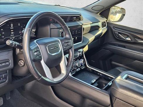 Used 2022 GMC Yukon Denali w/ Denali Premium Package image 11