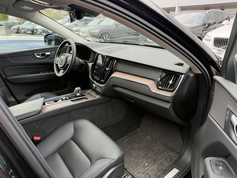 Certified 2022 Volvo XC60 B5 Momentum w/ Climate Package image 22