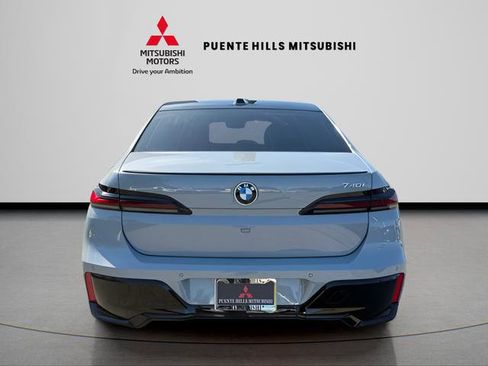 Used 2023 BMW 740i w/ Parking Assistance Package image 7