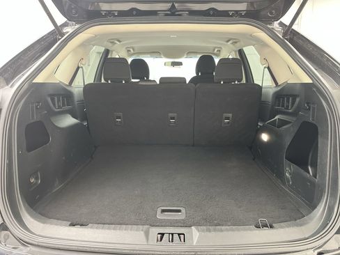 Used 2018 Ford Edge SE image 24