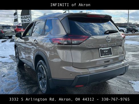 Used 2025 Nissan Rogue SV w/ SV Premium Package image 11