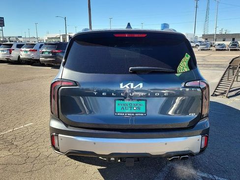 Used 2024 Kia Telluride EX w/ EX Captain's Chair Package image 4