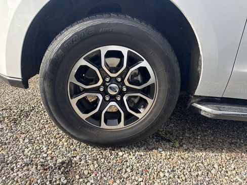 Certified 2023 Ford Expedition Max XLT image 3