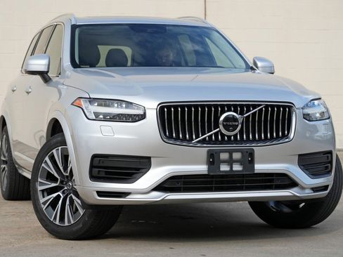 Used 2020 Volvo XC90 T8 Momentum w/ Protection Package Premier AWD/4WD image 4