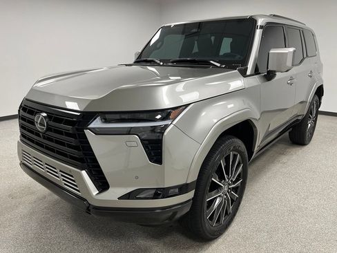 Used 2025 Lexus GX 550 w/ Accessory Package (2T) AWD/4WD image 4