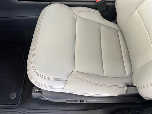 New 2025 Ford Expedition Active image 22