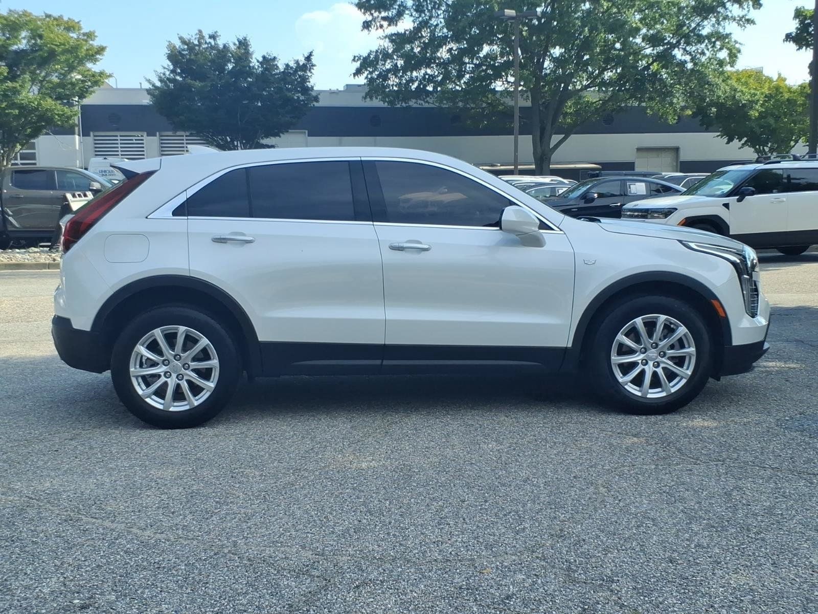 Used 2023 Cadillac XT4 Luxury w/ Cold Weather Package AWD/4WD image 7