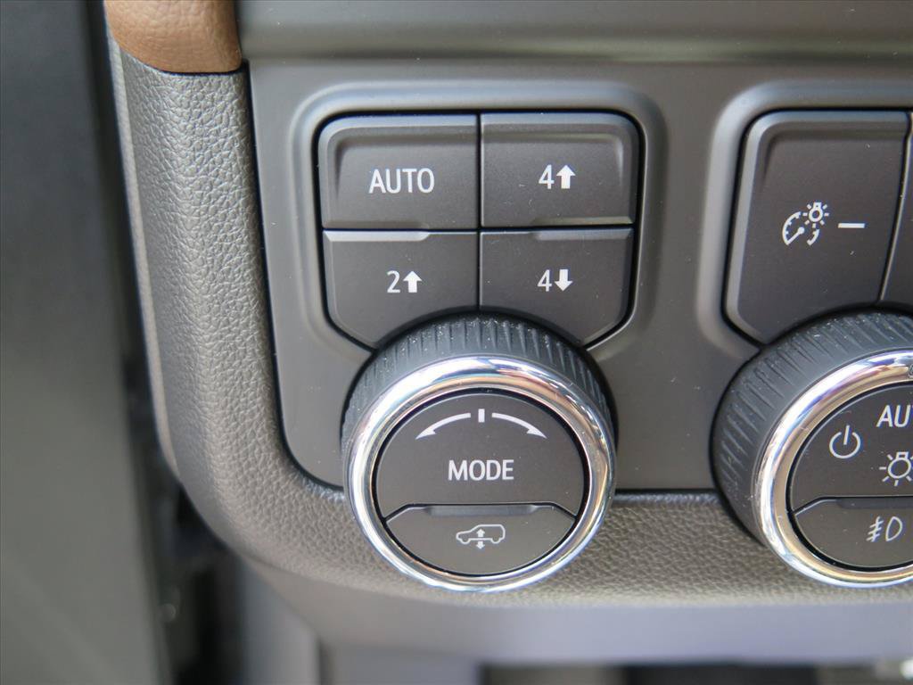 Used 2025 Chevrolet Tahoe High Country AWD/4WD image 13