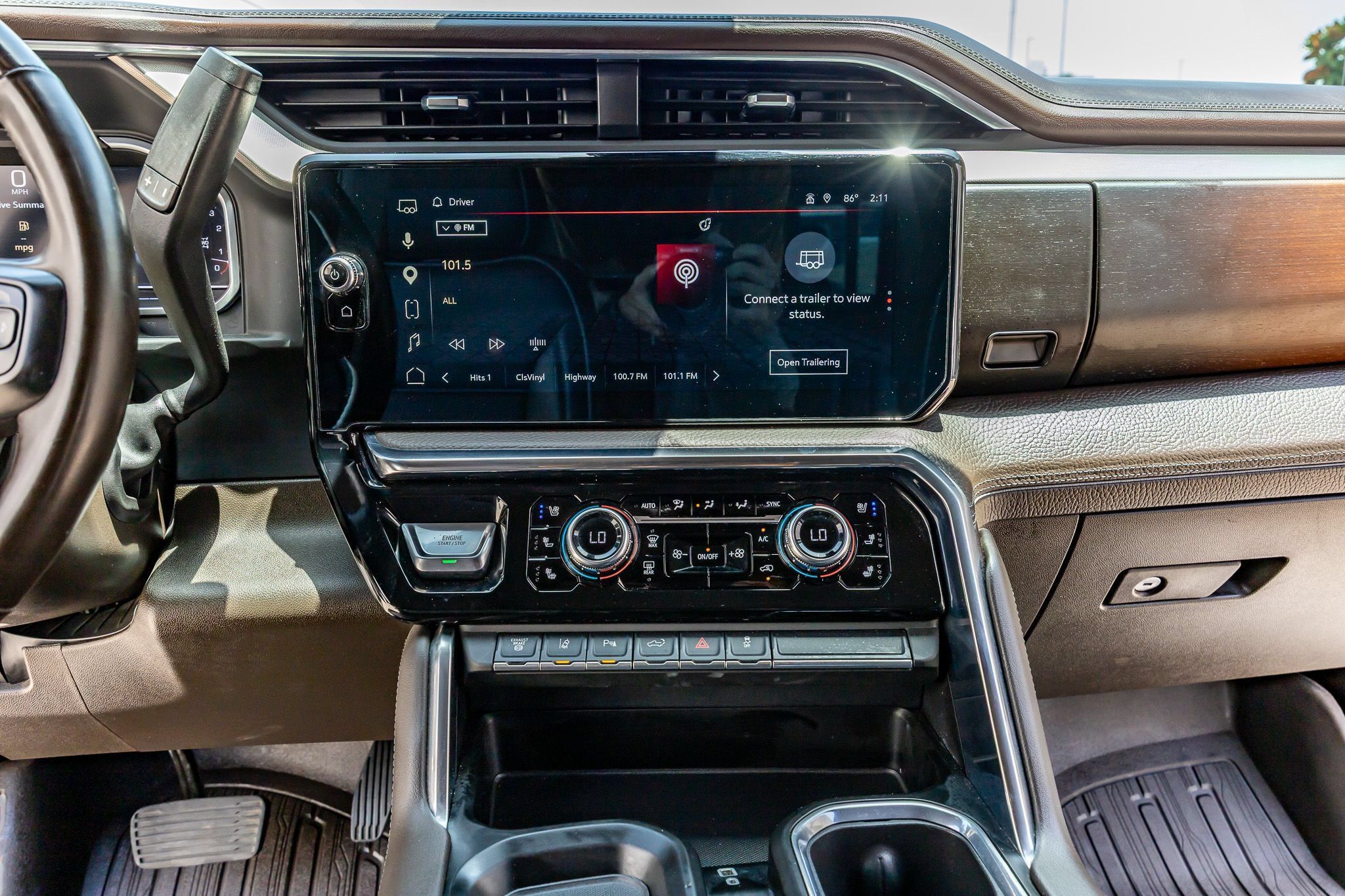 Used 2024 GMC Sierra 3500 Denali w/ Technology Package AWD/4WD image 21