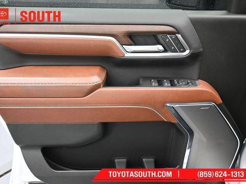 Used 2024 GMC Sierra 2500 Denali Ultimate AWD/4WD image 31