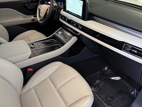 New 2026 Lincoln Aviator AWD w/ Jet Appearance Package image 12