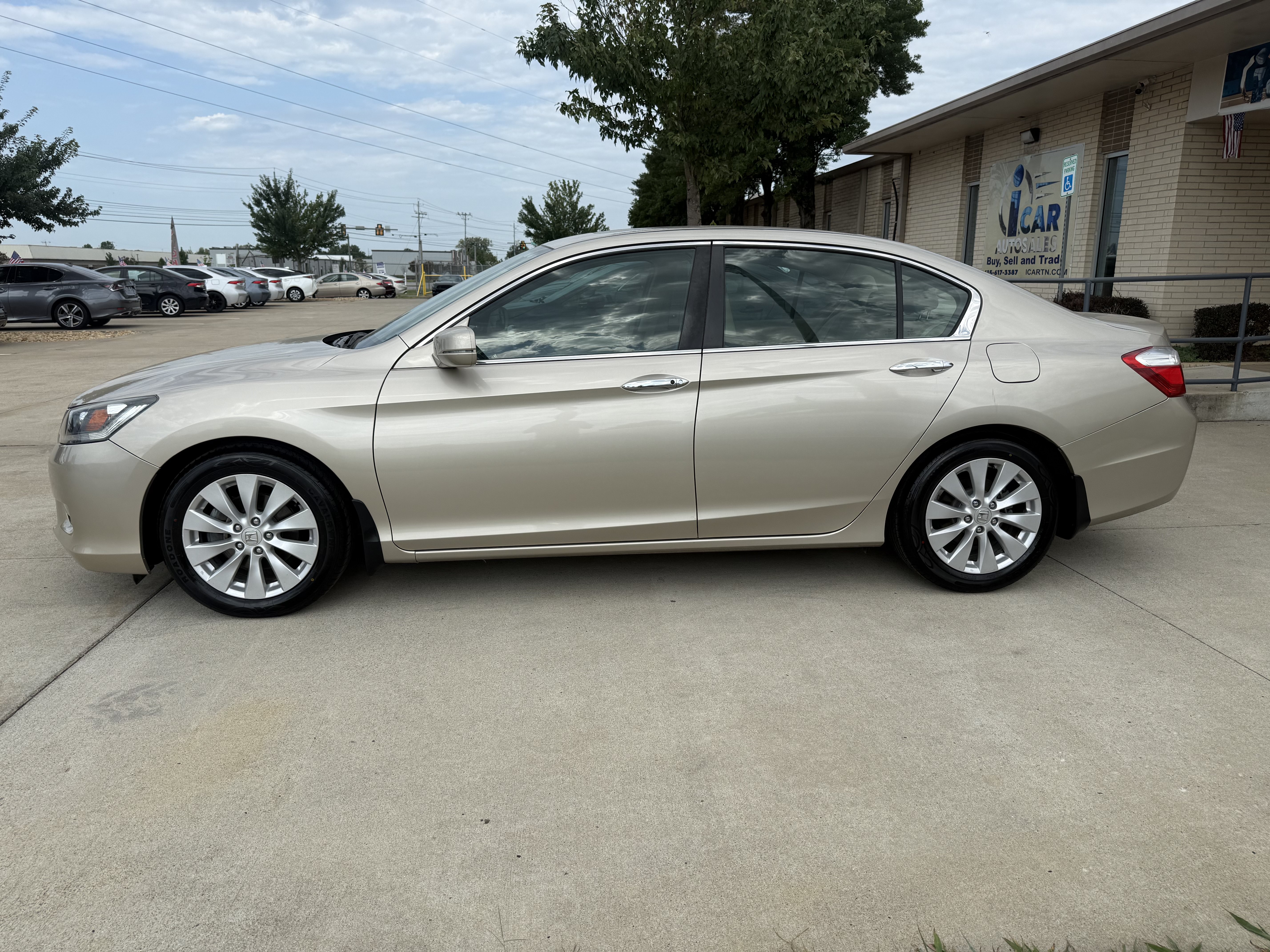 Used 2015 Honda Accord EX-L image 4