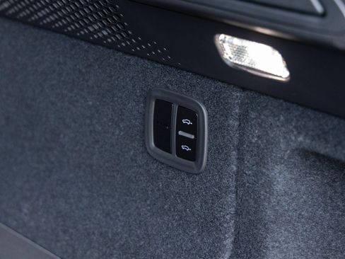 Used 2025 Porsche Macan 4 Electric AWD/4WD image 44