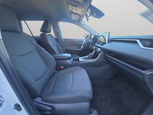 Used 2025 Toyota RAV4 XLE AWD/4WD image 14