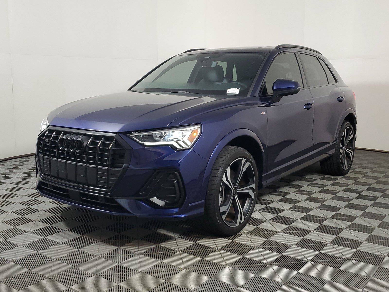 Used 2024 Audi Q3 2.0T Premium Plus w/ Premium Plus Package AWD/4WD image 3