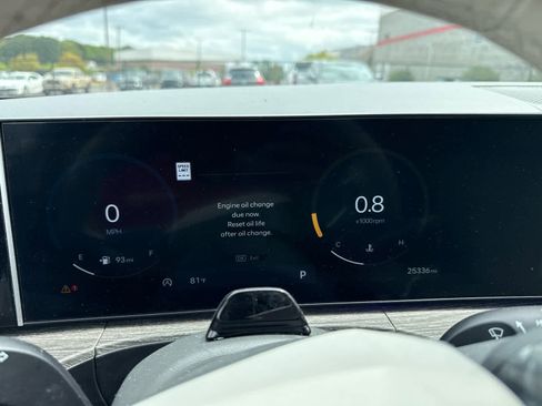 Used 2025 Hyundai Santa Fe Limited image 9