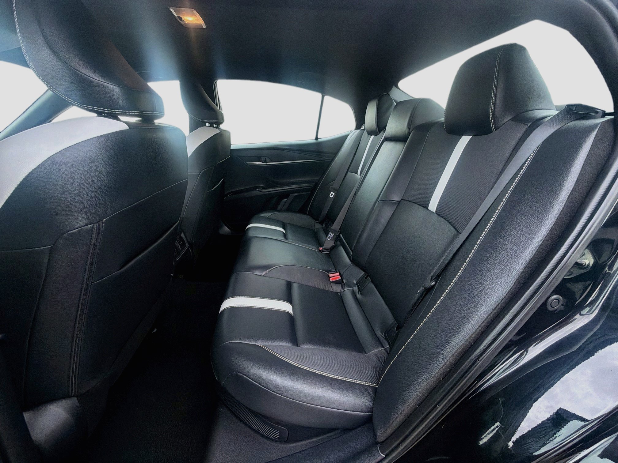 Used 2025 Toyota Camry SE FWD image 27