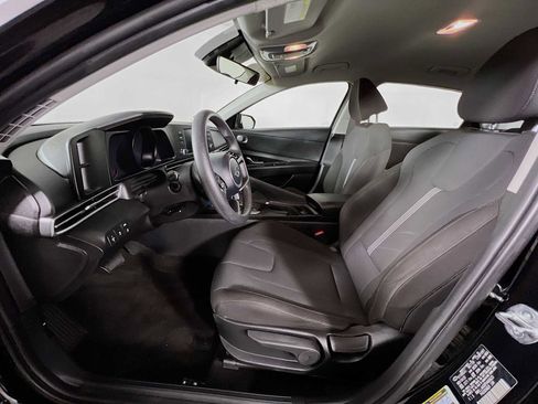 Certified 2023 Hyundai Elantra SE image 21