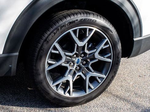 Certified 2025 Ford Explorer Platinum w/ Ultimate Package image 6