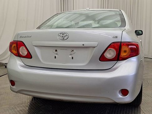 Used 2009 Toyota Corolla LE FWD image 2