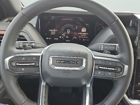 Used 2025 GMC Yukon XL Denali AWD/4WD image 19