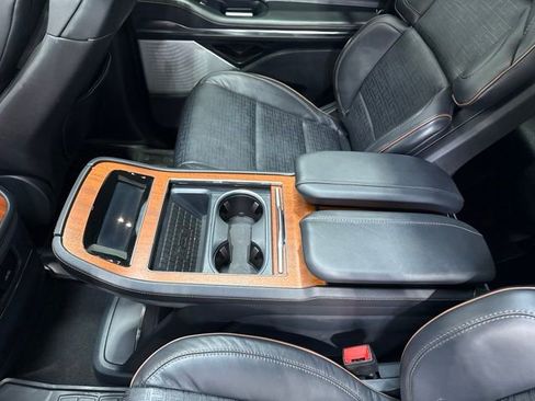 Used 2025 Lincoln Navigator Black Label AWD/4WD image 17