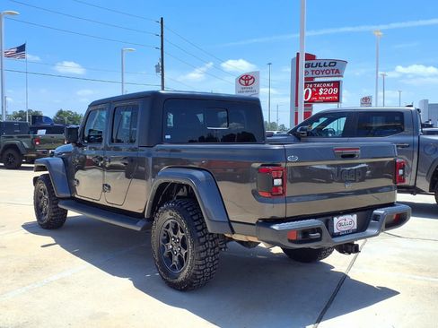 Used 2023 Jeep Gladiator Sport AWD/4WD image 2