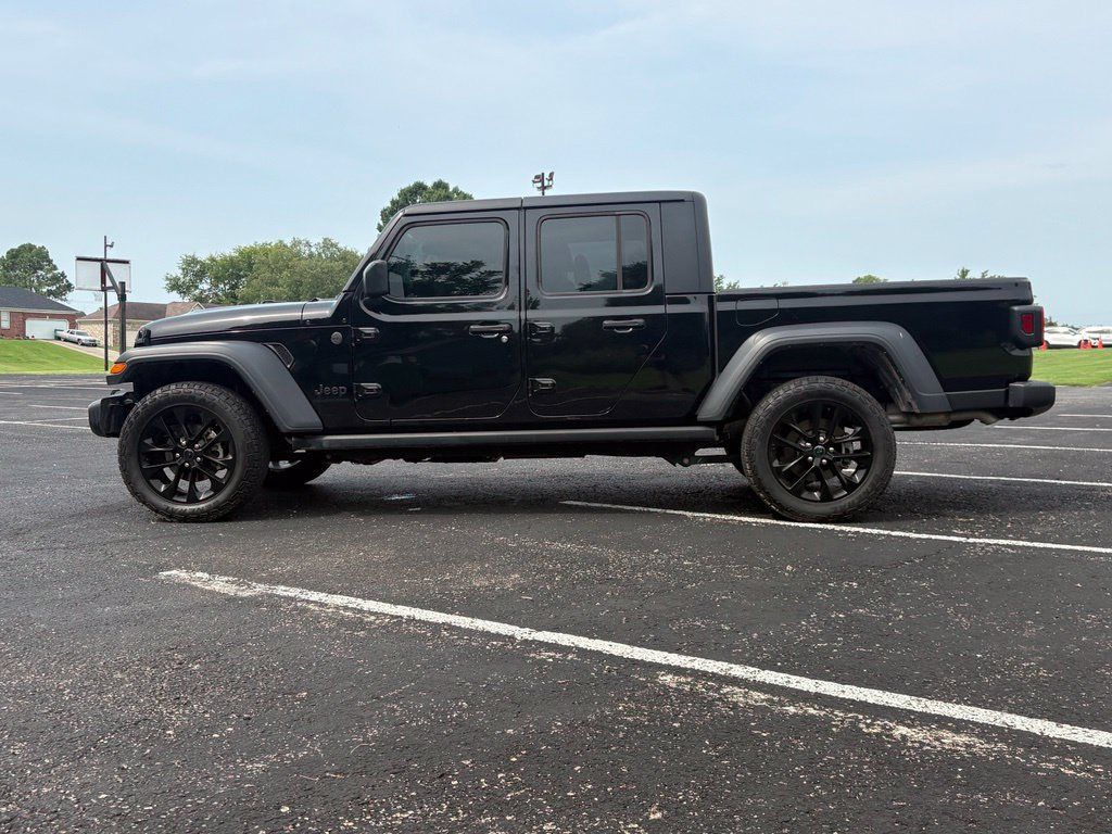 Used 2023 Jeep Gladiator Sport AWD/4WD image 7