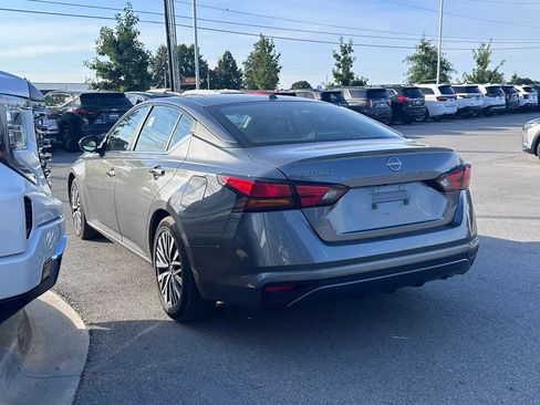 Used 2025 Nissan Altima 2.5 SV FWD image 5