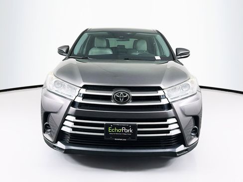 Used 2019 Toyota Highlander LE image 2