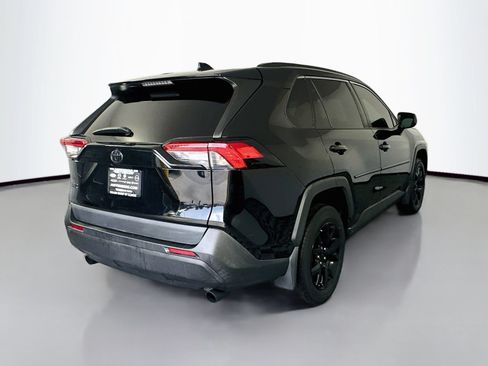 Used 2021 Toyota RAV4 LE FWD image 7