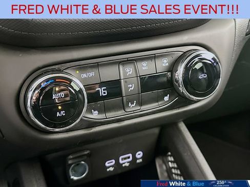 Used 2023 Chevrolet TrailBlazer LT w/ Convenience Package FWD image 12