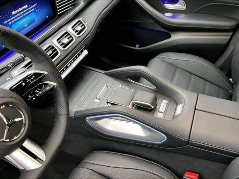 New 2026 Mercedes-Benz GLS 580 4MATIC image 8
