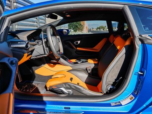 Used 2020 Lamborghini Huracan EVO image 28