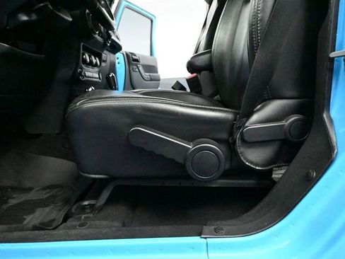 Used 2018 Jeep Wrangler Unlimited Sahara image 22